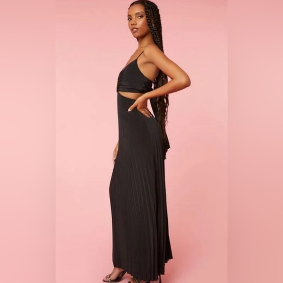 Pleated open back cut out satin maxi dress nwot - Picture 2 of 4